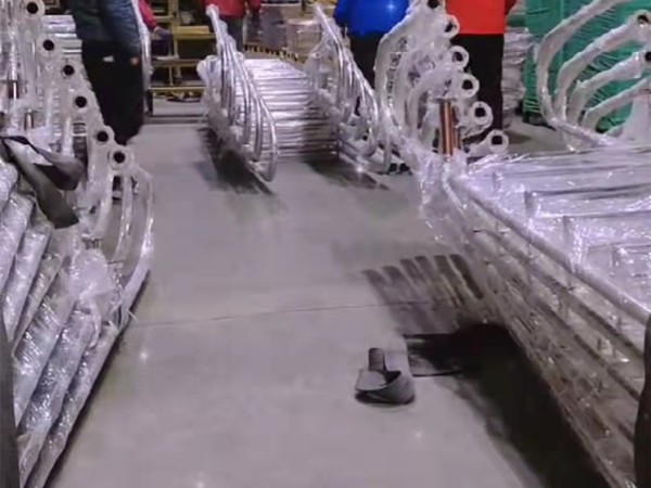 喜師傅316不銹鋼爬梯可以安裝在泳池？